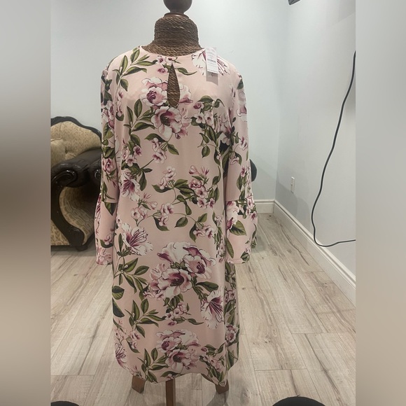 White House Black Market Floral Petal Sleeve Shift Dress Size 2 NWT - Picture 2 of 10